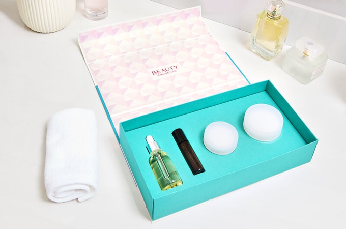 Luxury packaging skincare products