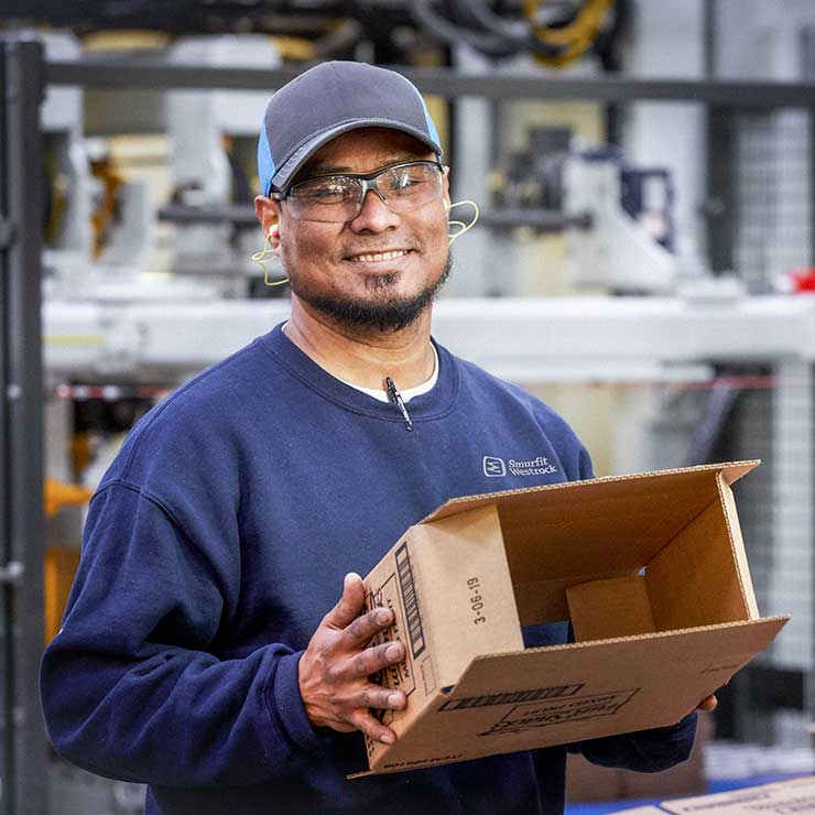 Smiling-Shop-Floor-Employee