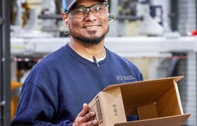 Smiling-Shop-Floor-Employee