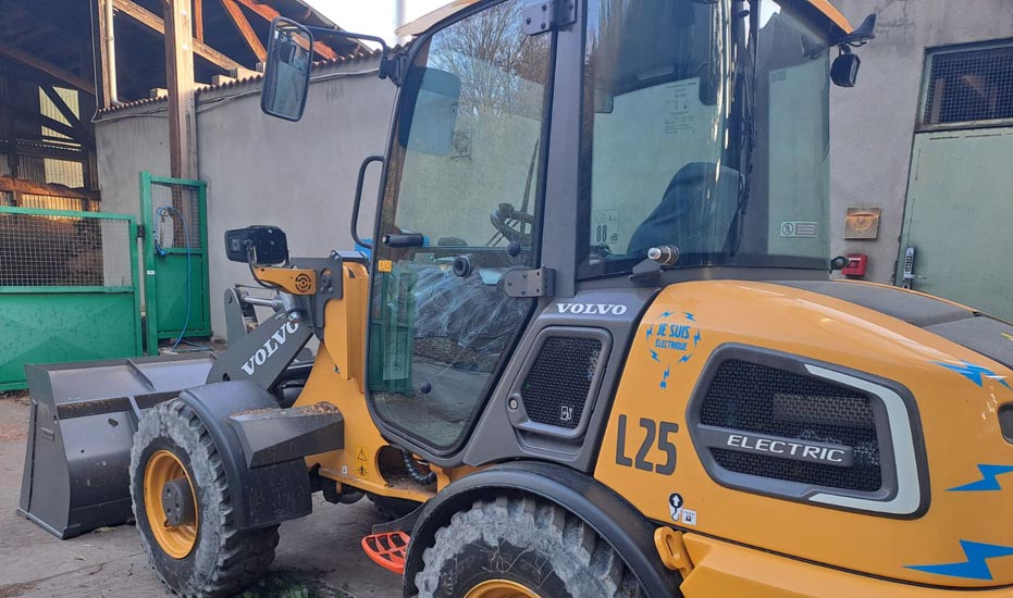 electric woodchip loader